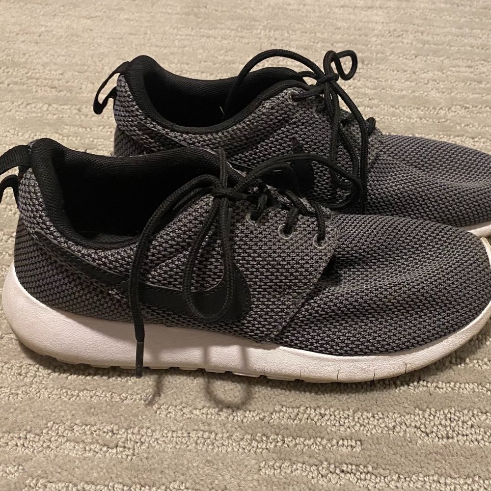 Nike running shoe - Size Women's 6 / Youth 4.5